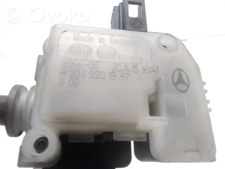 Mercedes-Benz C W203 Moteur de verrouillage trappe à essence A2038201997