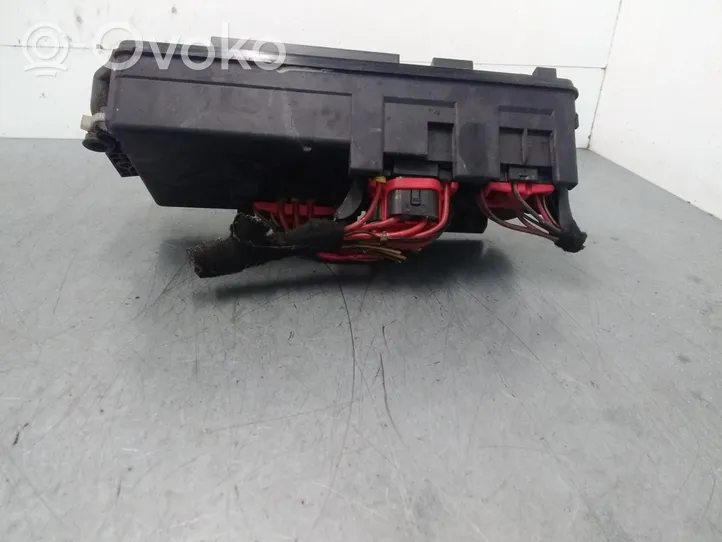 Opel Vectra C Module de fusibles 13205802