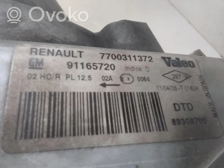 Renault Trafic I Lampa przednia 7700311372