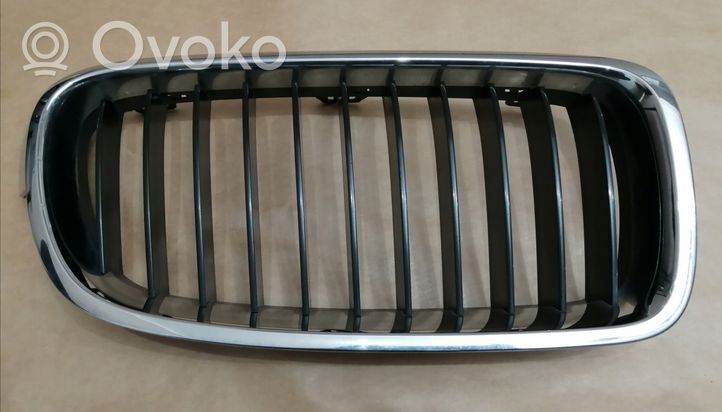 BMW 3 F30 F35 F31 Grille calandre supérieure de pare-chocs avant 51137263480