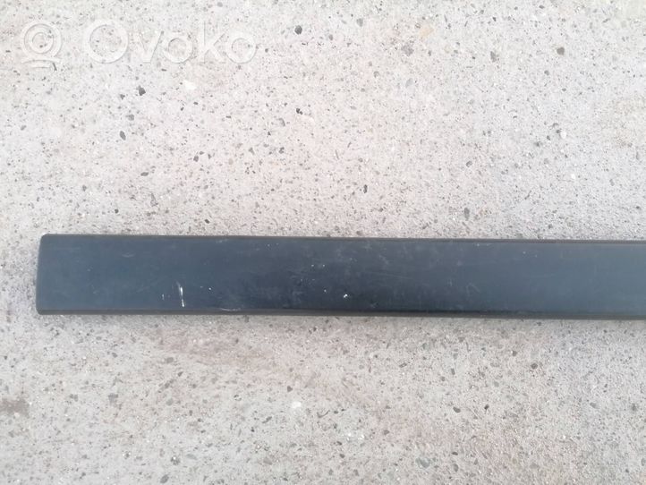 BMW 3 E30 Modanatura della barra di rivestimento del paraurti anteriore 51121945926