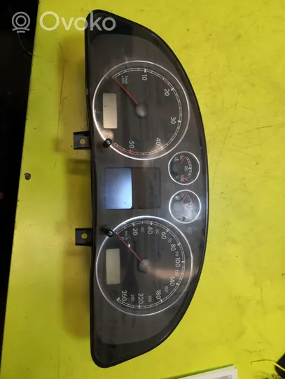 Volkswagen PASSAT Speedometer (instrument cluster) 3B0920829A