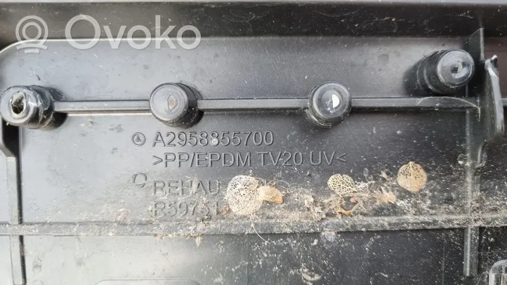 Mercedes-Benz EQE v295 Ramka przedniej tablicy rejestracyjnej A2958855700