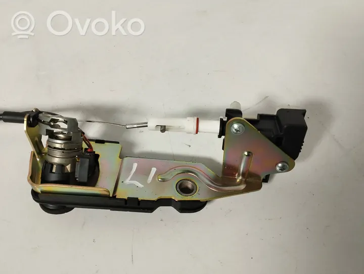 Volkswagen PASSAT B5.5 Tailgate exterior lock 3B9827297A