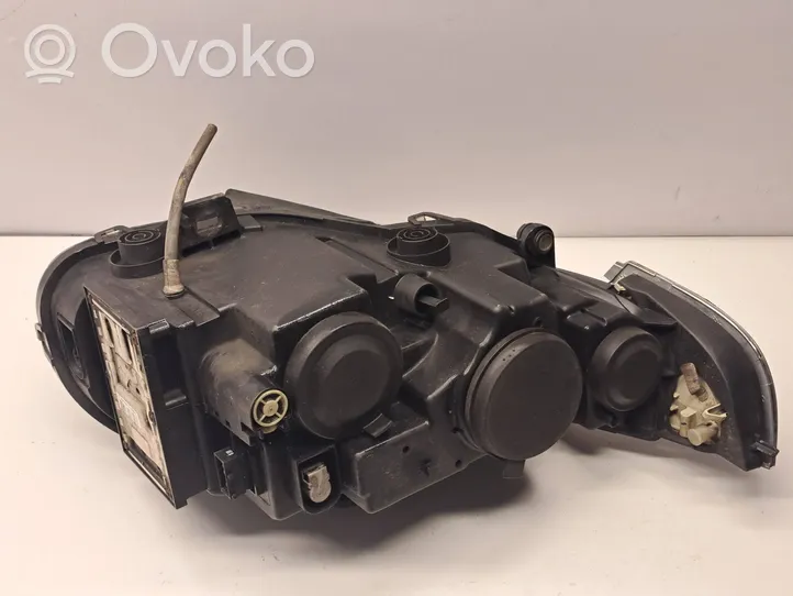 Saab 9-5 Lampa przednia 17505028