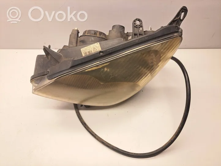 Citroen C5 Lampa przednia 89006853