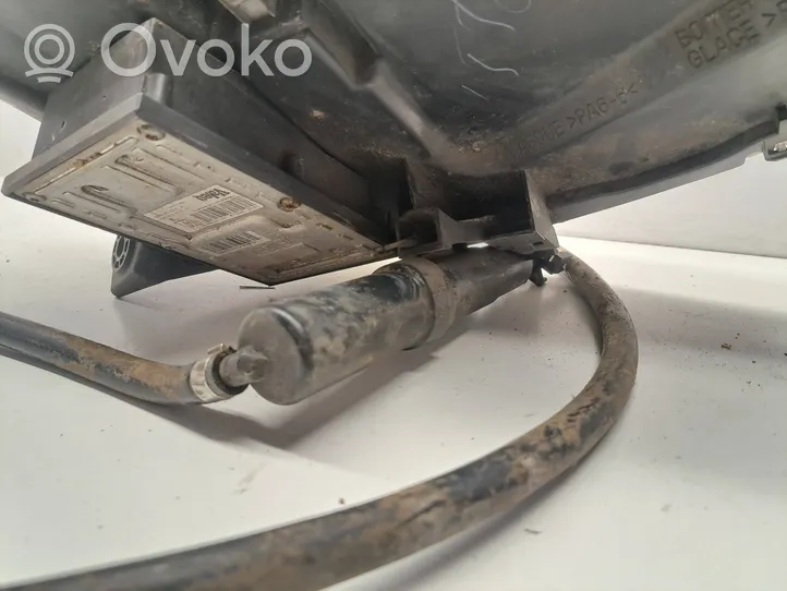 Citroen C5 Lampa przednia 89006853