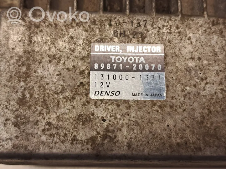 Toyota Corolla Verso AR10 Блок управления топливных форсунок 8987120070