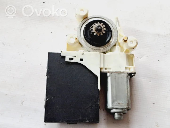 Volvo V50 Front door window regulator motor 30737675