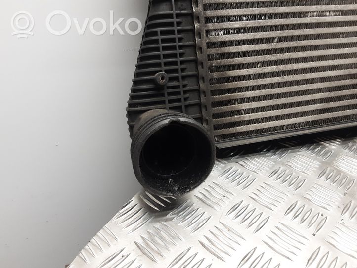 Audi A4 S4 B7 8E 8H Starpdzesētāja radiators 