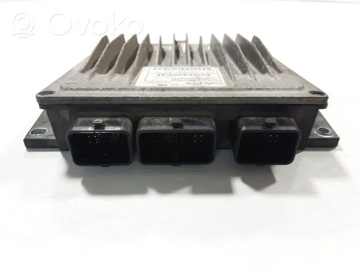 Dacia Logan I Sterownik / Moduł ECU 8200513058