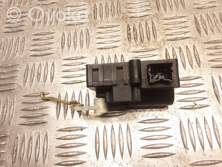 Mitsubishi Carisma Motor/activador trampilla de calefacción MR146583