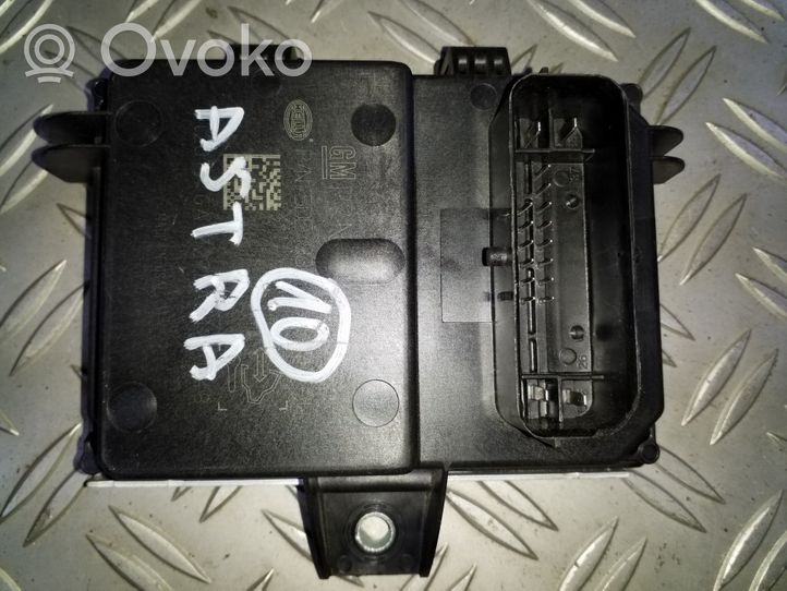 Opel Astra H Fuel injection pump control unit/module 20831727