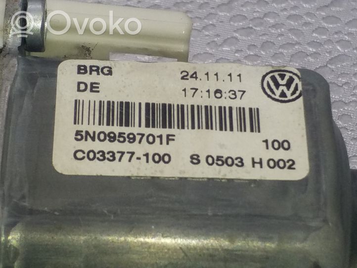 Volkswagen Tiguan Etuoven manuaalinen ikkunan nostin 5N0959701F