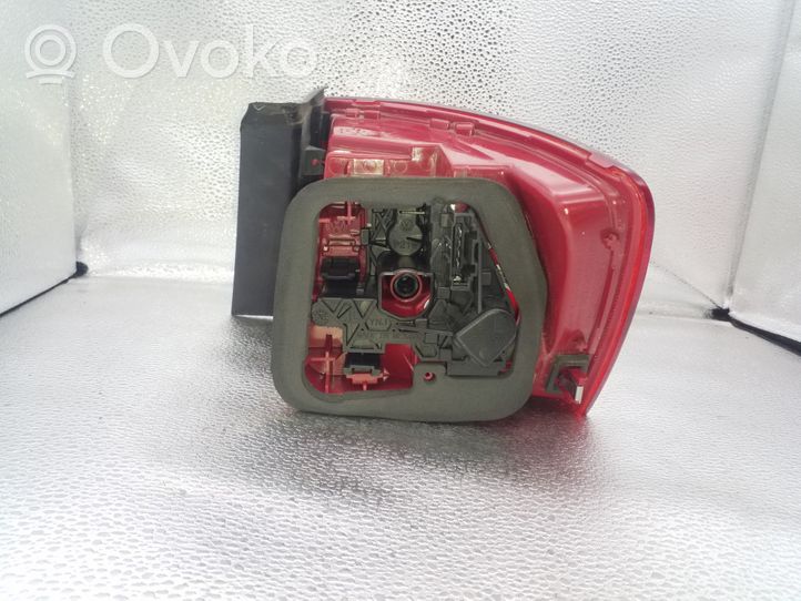 Volkswagen Jetta VI Rear/tail lights 5C6945095