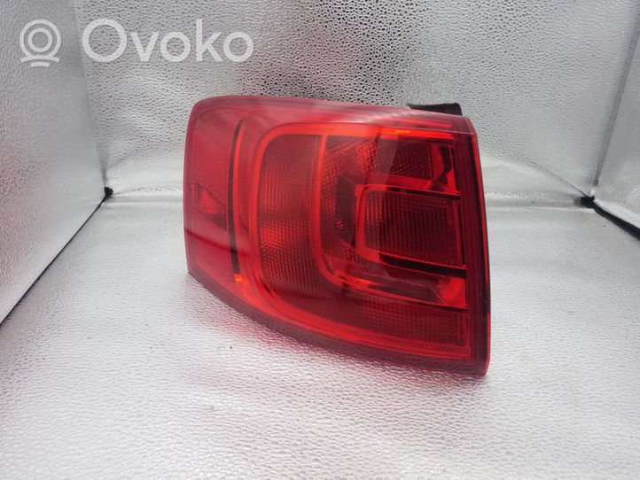 Volkswagen Jetta VI Rear/tail lights 5C6945095