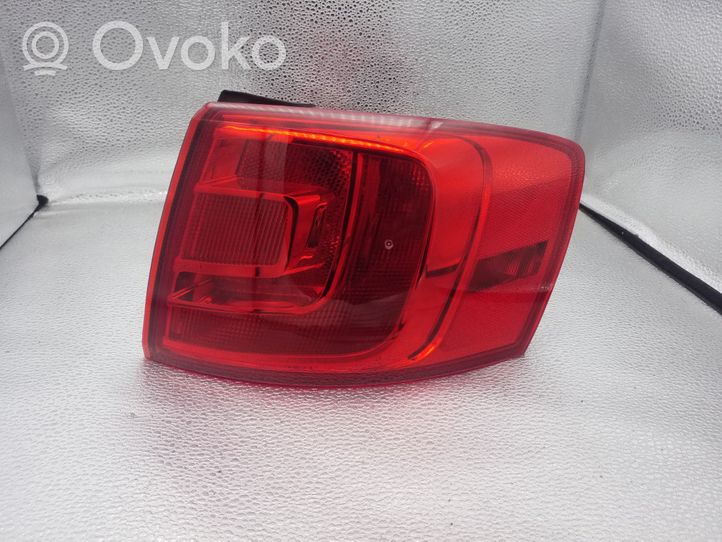 Volkswagen Jetta VI Rear/tail lights 5C6945096