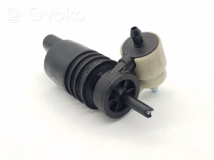 Chevrolet Cruze Windscreen/windshield washer pump 13250357