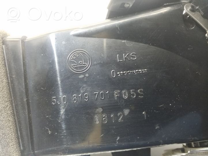 Skoda Fabia Mk2 (5J) Boczna kratka nawiewu deski rozdzielczej 5J0819701F