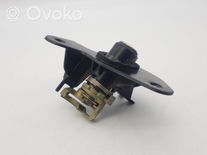 Volkswagen Jetta V Tailgate exterior lock 1T0827573