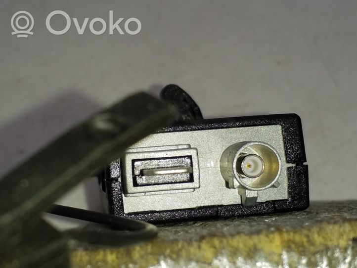 Volvo C30 Aerial antenna amplifier 30752169