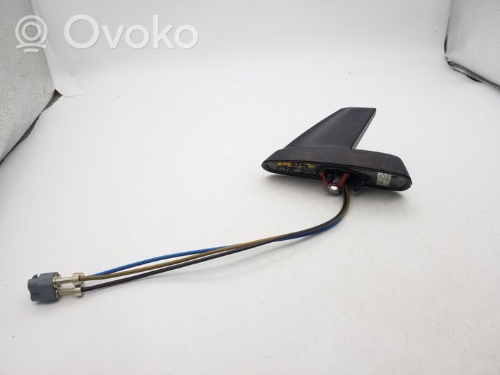 Chevrolet Suburban Antenna GPS 25815079