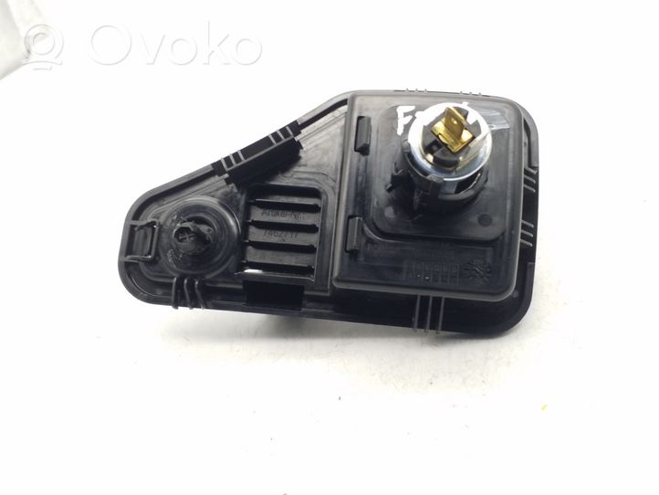 BMW 3 F30 F35 F31 Gniazdo 12V tylne 7462717