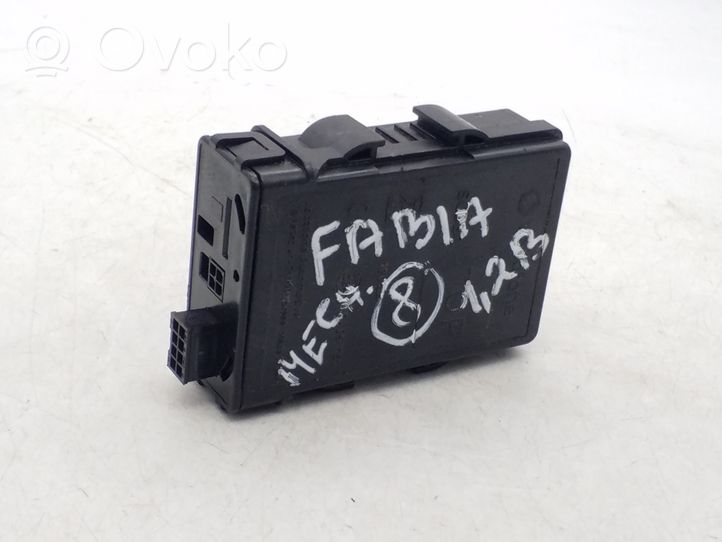 Skoda Fabia Mk2 (5J) Sterownik / Moduł alarmu 10R051151