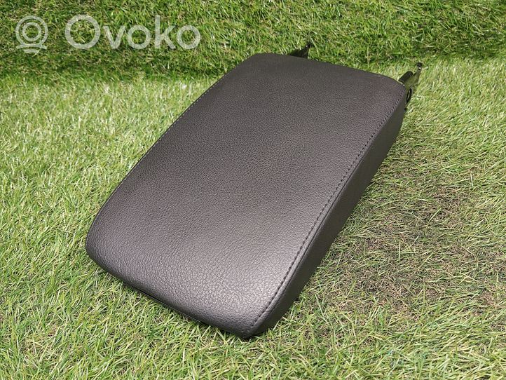 Volkswagen Jetta VI Armrest 5C6864571