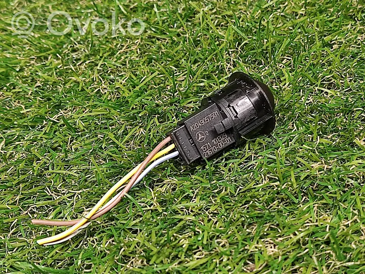 Mercedes-Benz C W204 Gaismas sensors A2049057501