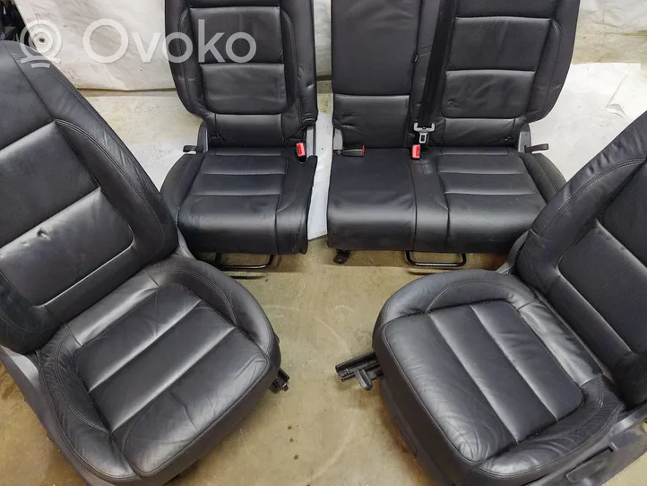 Volkswagen Tiguan Sēdekļu komplekts 5N0881106E