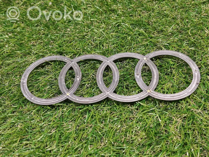 Audi Q7 4L Mostrina con logo/emblema della casa automobilistica 06C103940B