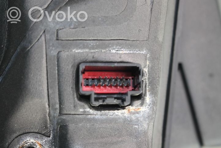 Ford Escape Elektryczne lusterko boczne drzwi przednich 2430932