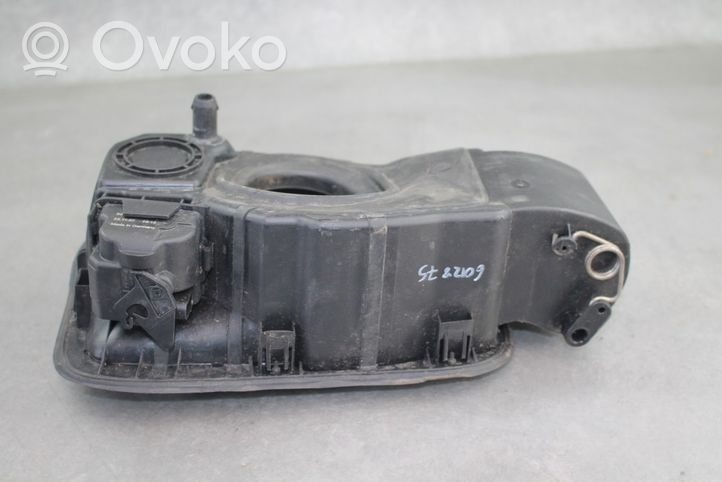 Mercedes-Benz C W204 Maniglia di rilascio del tappo carburante A2046300067