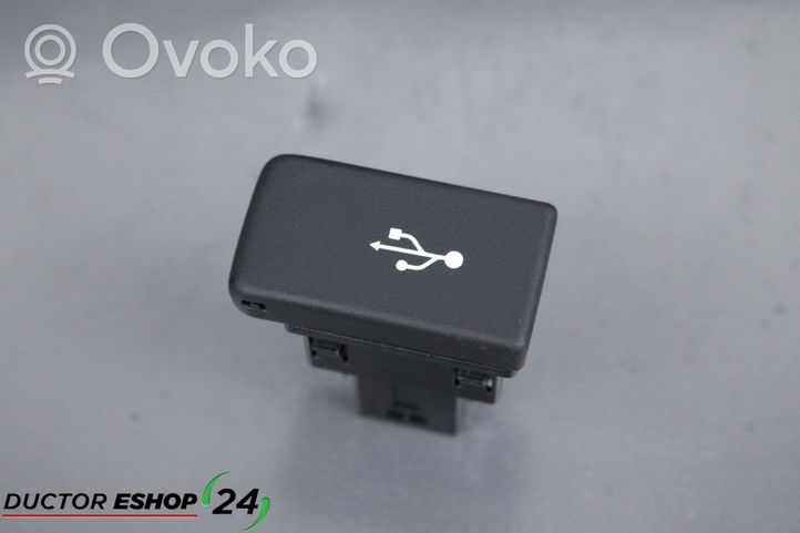 Honda Civic IX USB-pistokeliitin 