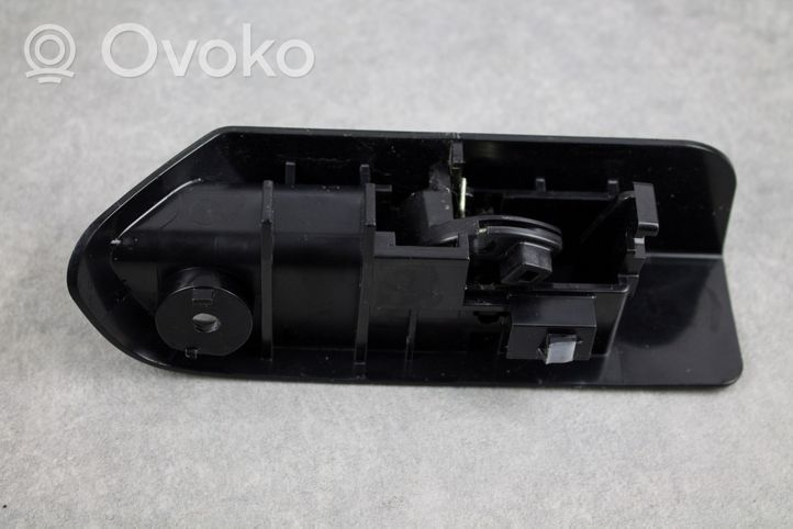Toyota Yaris Degalų bako dangtelio atidarymo rankenėlė 