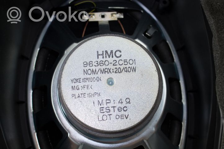 Hyundai Coupe Grilles, couvercle de haut-parleur porte arrière 963602C501