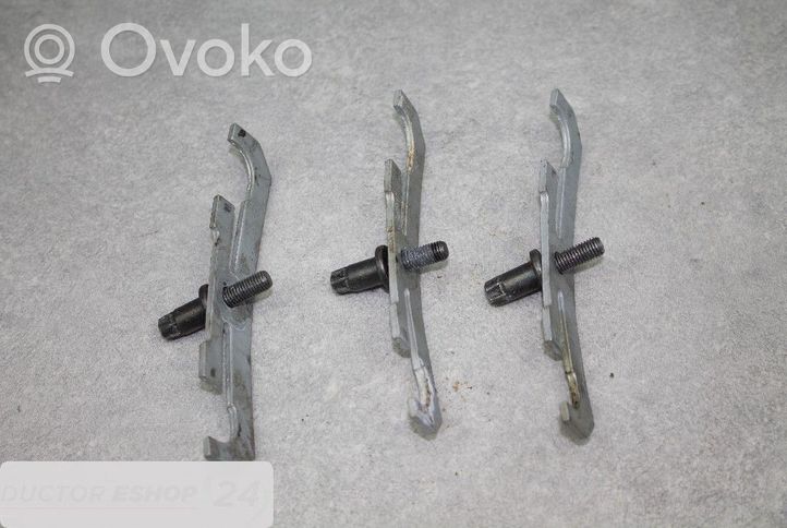 BMW 6 E63 E64 Fuel Injector clamp holder 