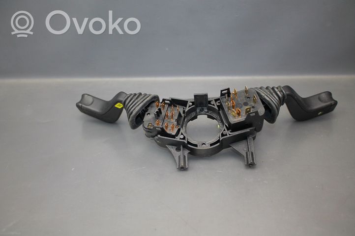 Opel Corsa B Leva/interruttore dell’indicatore di direzione e tergicristallo 7844256