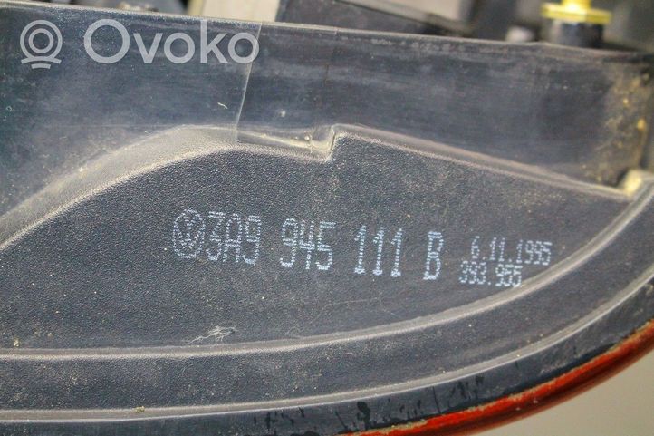 Volkswagen PASSAT B4 Feux arrière sur hayon 3A9945111B