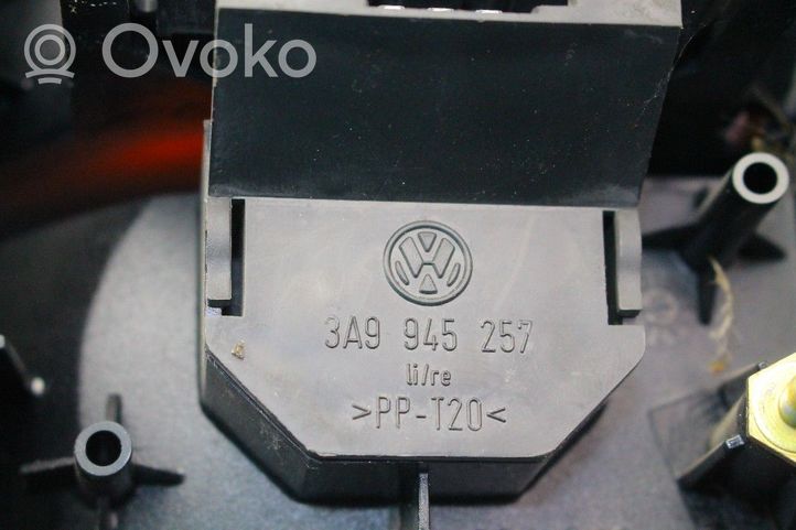 Volkswagen PASSAT B4 Feux arrière sur hayon 3A9945111B