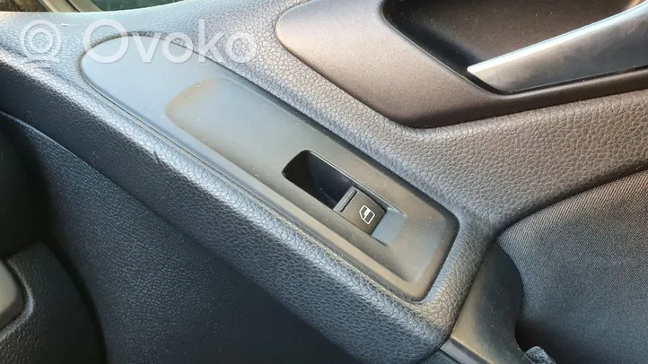Volkswagen Golf VI Sähkötoimisen ikkunan ohjauskytkin 5K0867256