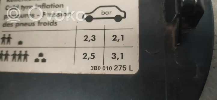 Volkswagen PASSAT B5.5 Tapa del depósito de combustible 3B0010275L