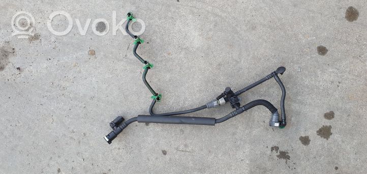 Volvo V40 Cross country Fuel injector supply line/pipe 