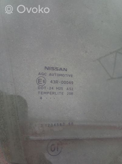Nissan Pulsar Vetro del finestrino della portiera anteriore - quattro porte 