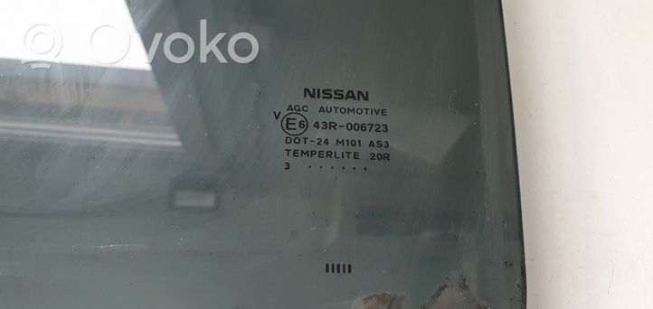 Nissan Qashqai+2 Takaoven ikkunalasi 