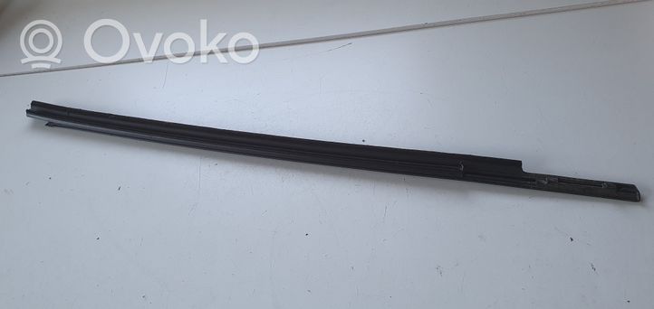 Toyota Yaris Rivestimento portiera posteriore (modanatura) 