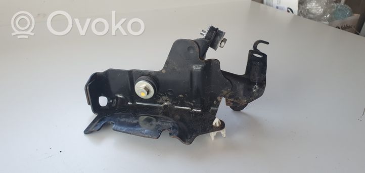 Mazda 6 Supporto pompa ABS 