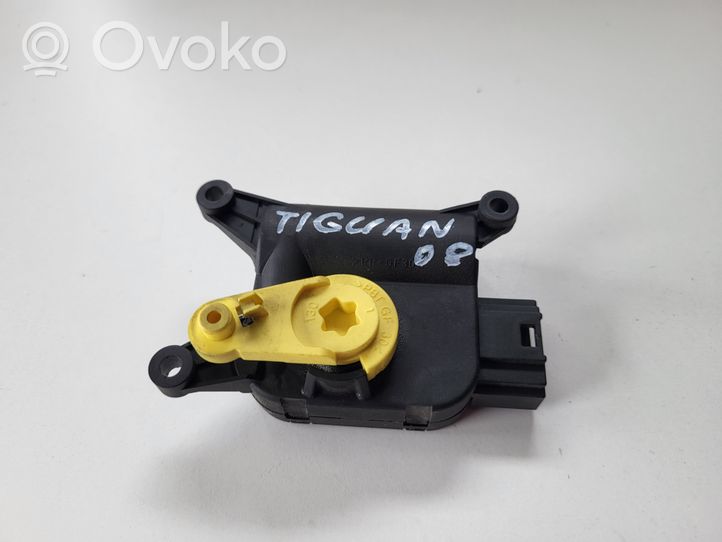 Volkswagen Tiguan Motor/activador trampilla del aire acondicionado (A/C) 