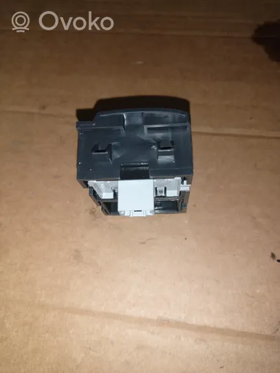 Renault Trafic III (X82) Cruise control switch 